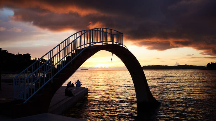 Solnedgång över Sunset beach utanför Dubrovnik.