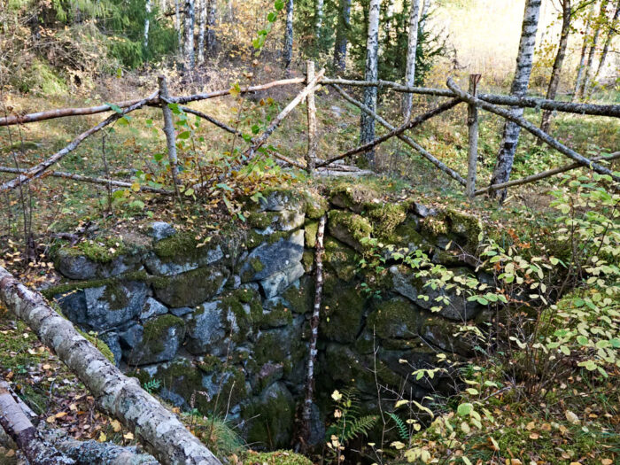 Stenlagd varggrop i Runsa, Upplands Väsby,