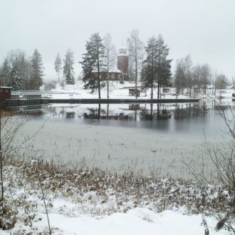 Dagens gröna 30 oktober – Första snön vid Lagforsdammen Dagens gröna 30 oktober – Första snön vid Lagforsdammen